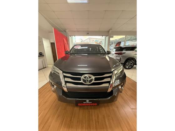TOYOTA HILUX SW4 2.8 SRX 4X4 16V TURBO INTERCOOLER DIESEL 4P AUTOMÁTICO TOYOTA HILUX SW4 2.8 SRX 4X4 16V TURBO INTERCOOLER DIESEL 4P AUTOMÁTICO